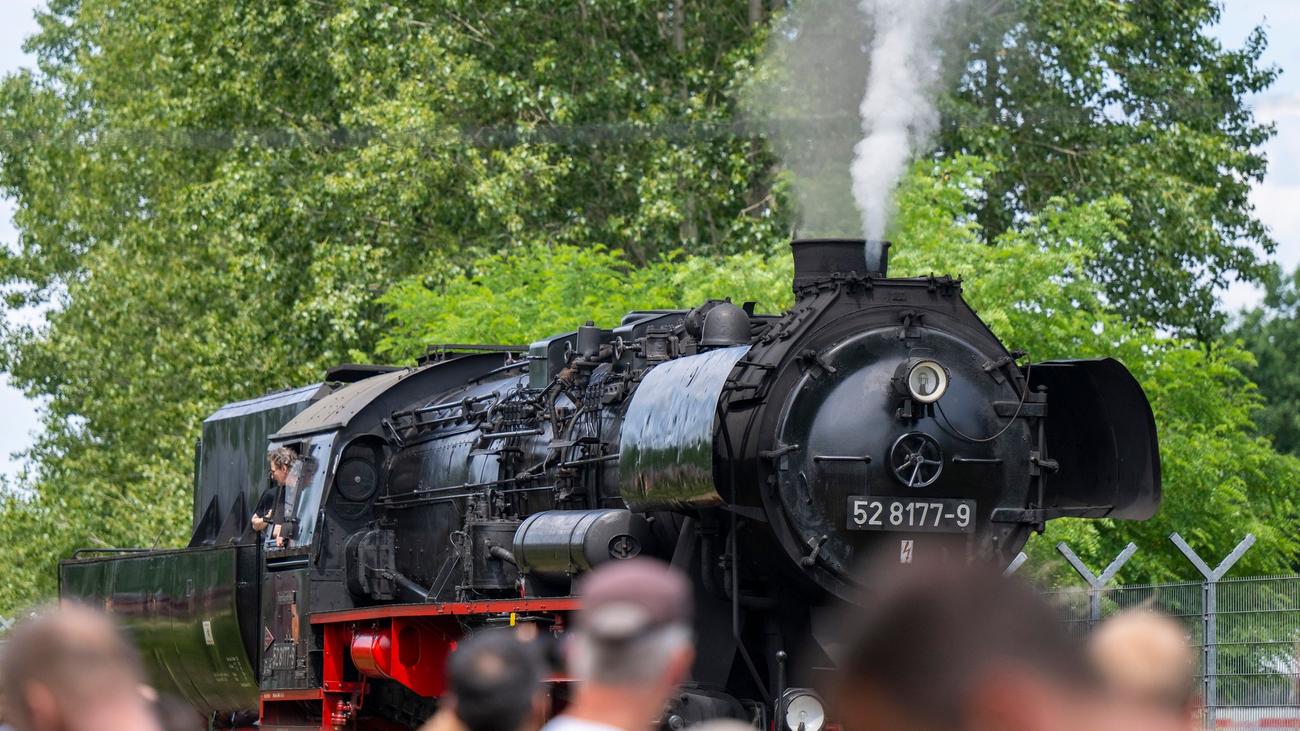 Frühlingsfest: Dampfzug-Rundfahrten und Lok-Ausstellung in Berlin