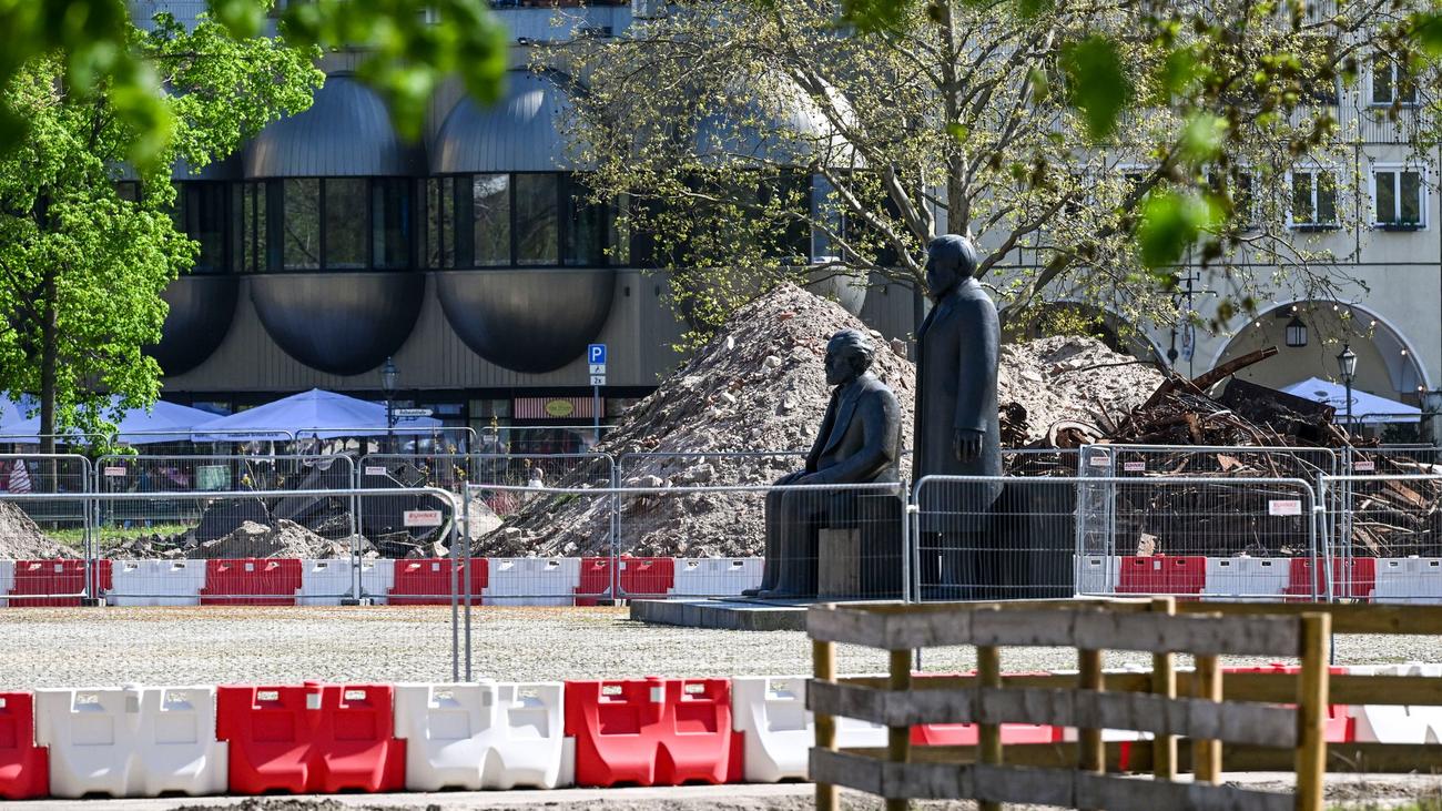 Stadtentwicklung: Das Marx-Engels-Forum bleibt noch lange gesperrt