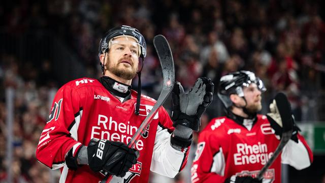 Eishockey: Enger Austausch: Kölner Haie sprechen mit Clubidol Müller