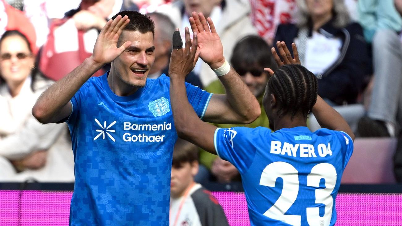 Fußball-Bundesliga: Glücklicher Sieg in Köln: Bayer wahrt Königsklassen-Chance