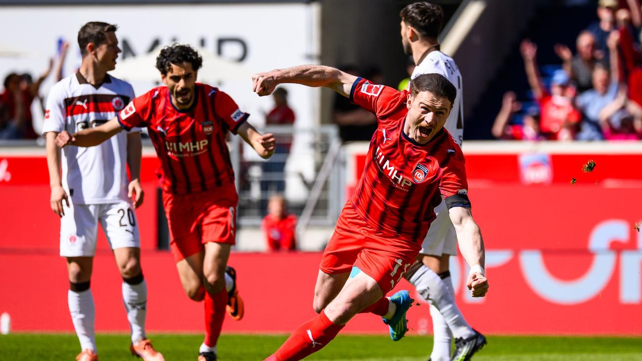 Fußball-Bundesliga: Im Abstiegskampf: Heidenheim darf hoffen - St. Pauli taumelt