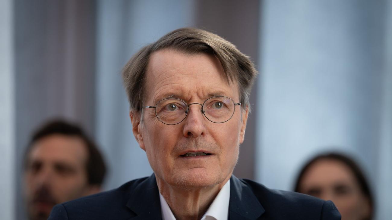 Gesundheitsprävention: Lauterbach hält sich mit Liegestützen und Kniebeugen fit