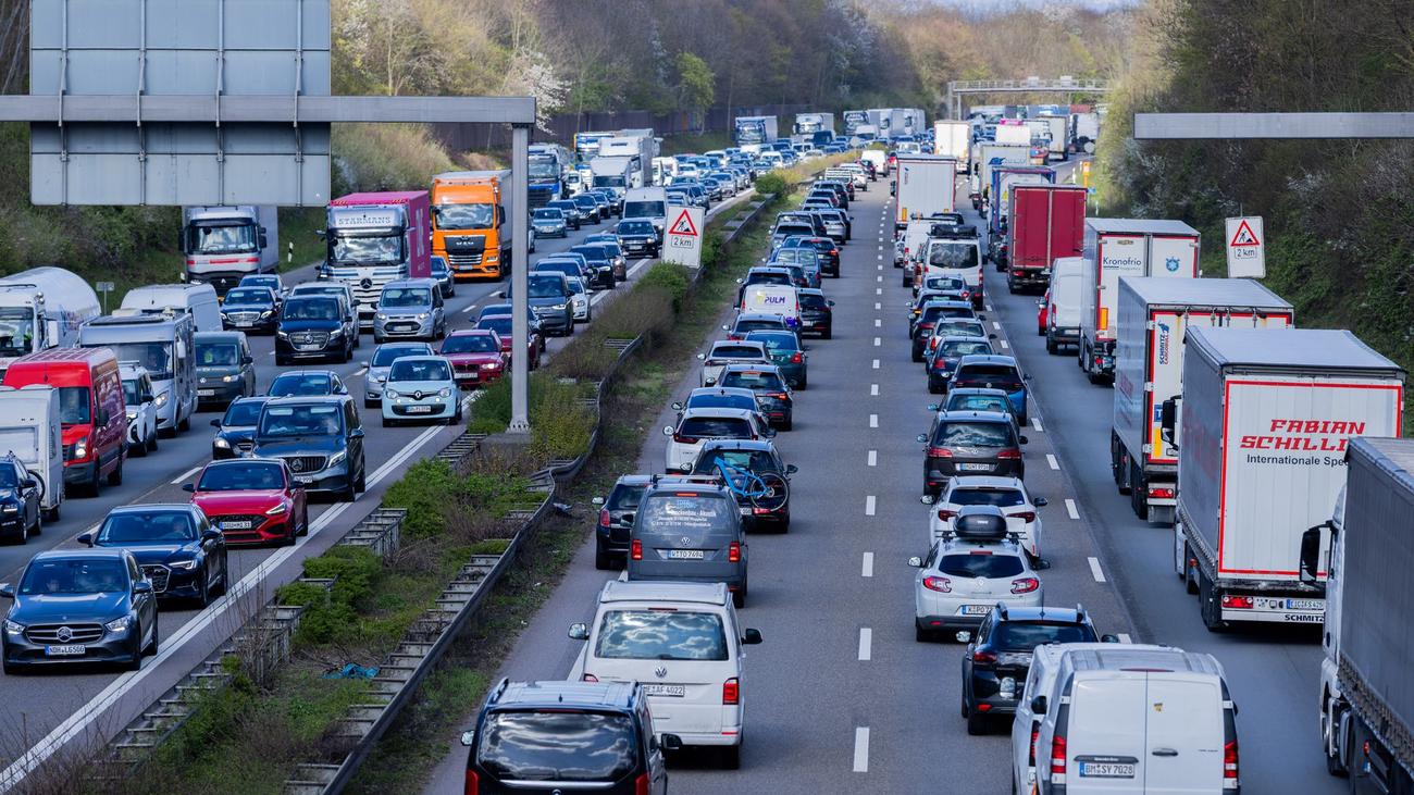 Stau ins lange Wochenende: ADAC erwartet viel Verkehr zum langen Mai-Wochenende
