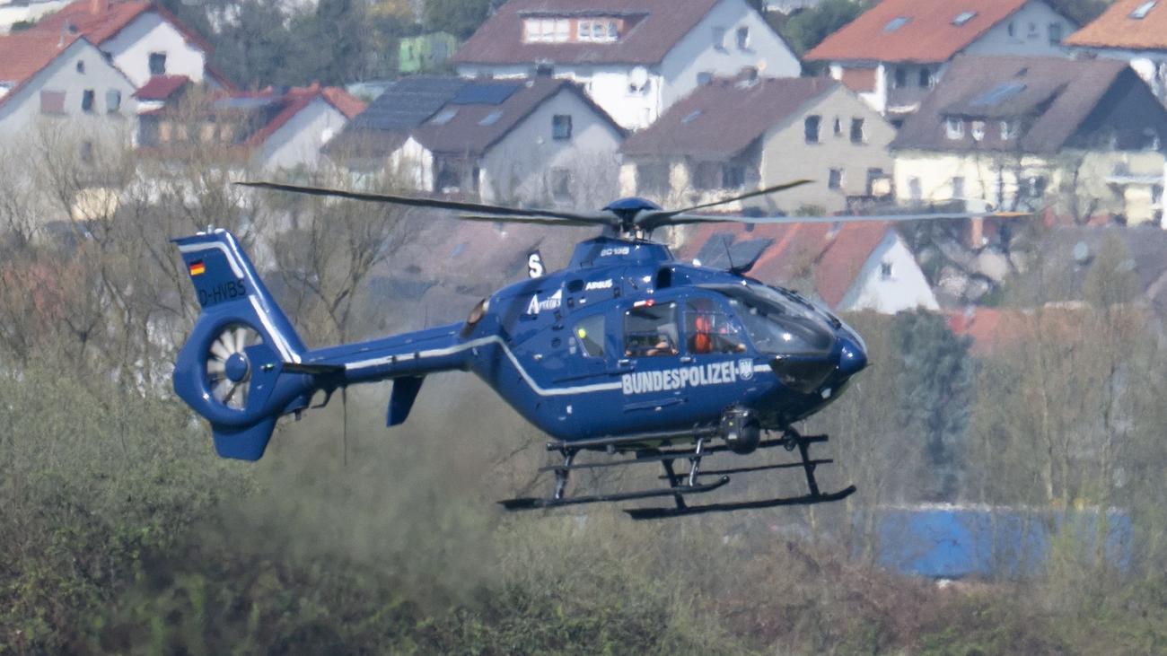 Gefährlicher Bahnunfall: Betonbrocken auf Gleise gelegt – Zug kann nicht mehr bremsen
