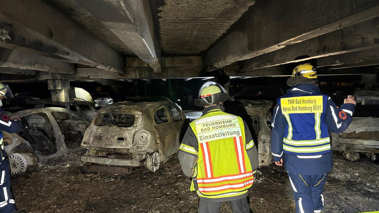 Feuer: Nach Brand im Parkhaus: Ursache weiter unklar