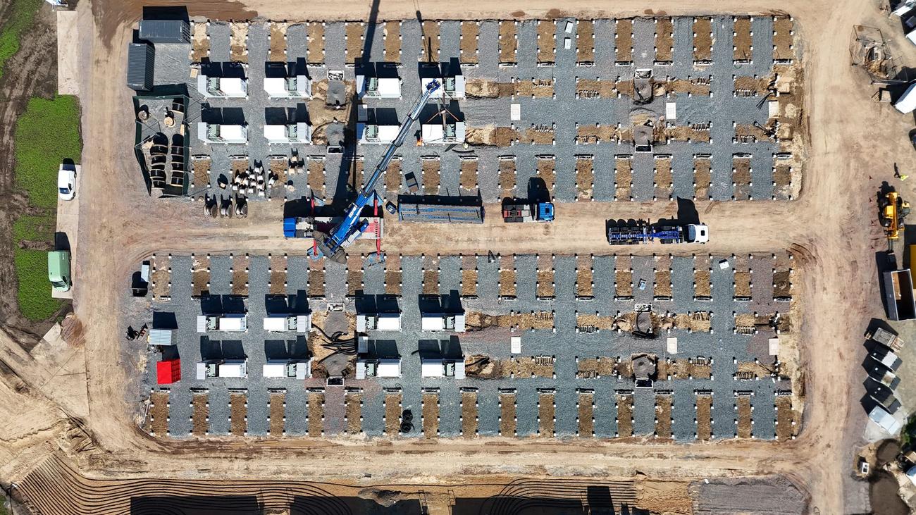 Energiewende: Riesiger Stromspeicher im Salzlandkreis nimmt Form an