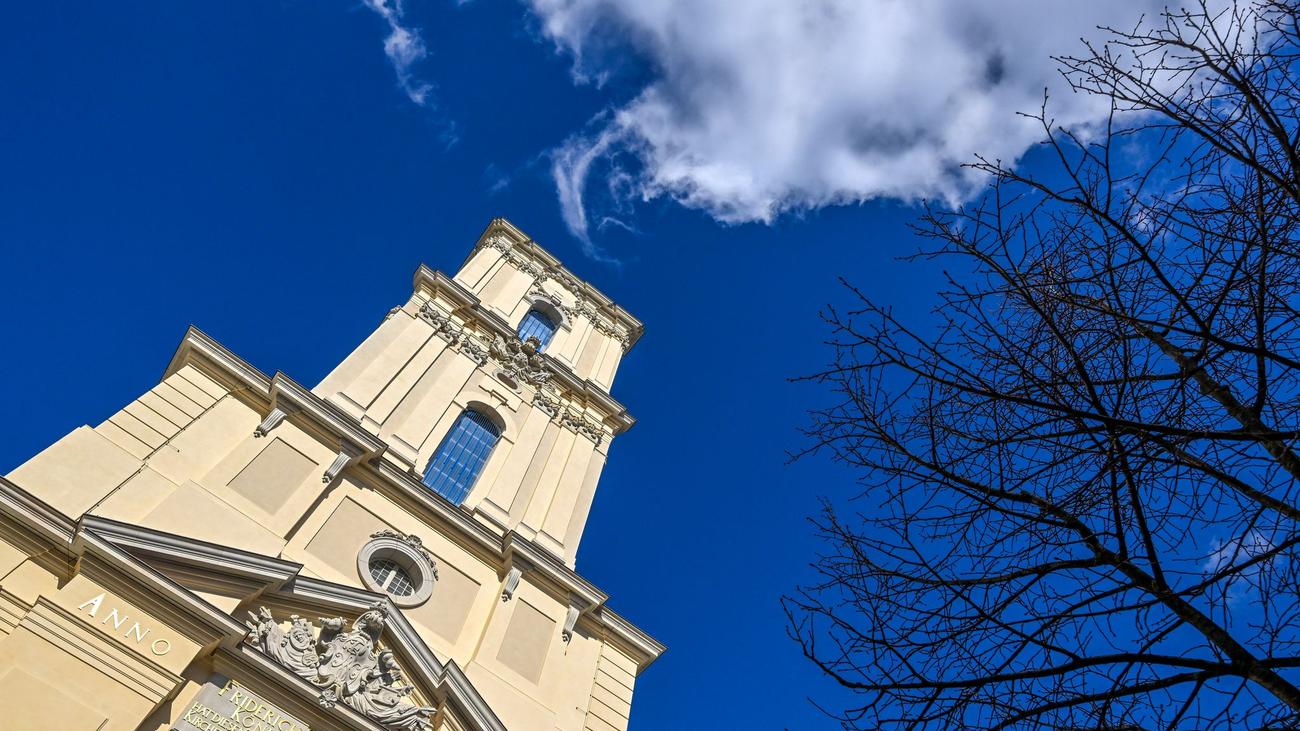 Wiederaufbau Garnisonkirche: Vor-Ort-Montage der Turmhaube für Garnisonkirche steht bevor