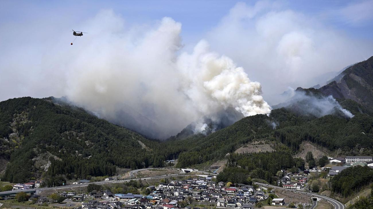 Feuer: Waldbrand wütet im Nordosten Japans