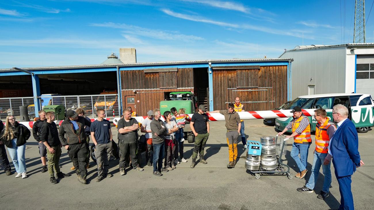 Diebstahl auf dem Bauhof: Bayreuther OB zahlt Bier und Spanferkel für Maibaum-Diebe