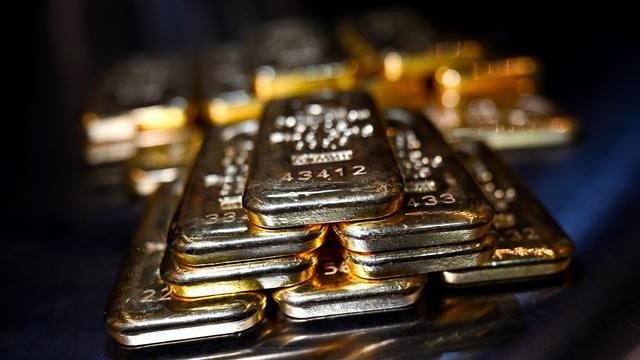 Beim Rasenmähen entdeckt: Nach Sensationsfund: Gemeinde verschenkt Gold an Vereine