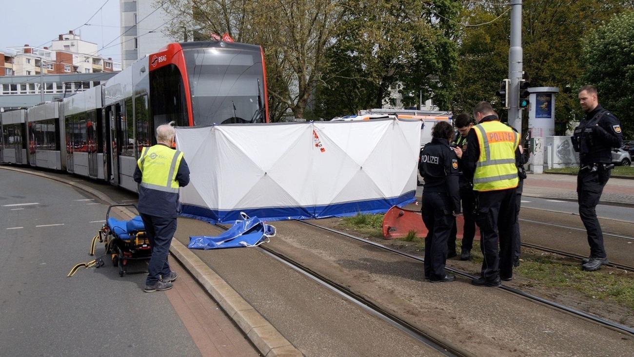 Frau von Straßenbahn erfasst: Nach Unfalltod - rechtliche Schritte gegen Schaulustige?