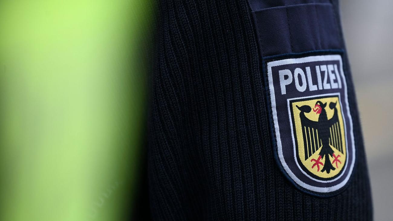 Offener Haftbefehl: Neun Jahre Flucht: Mann wegen versuchten Mordes festgenommen