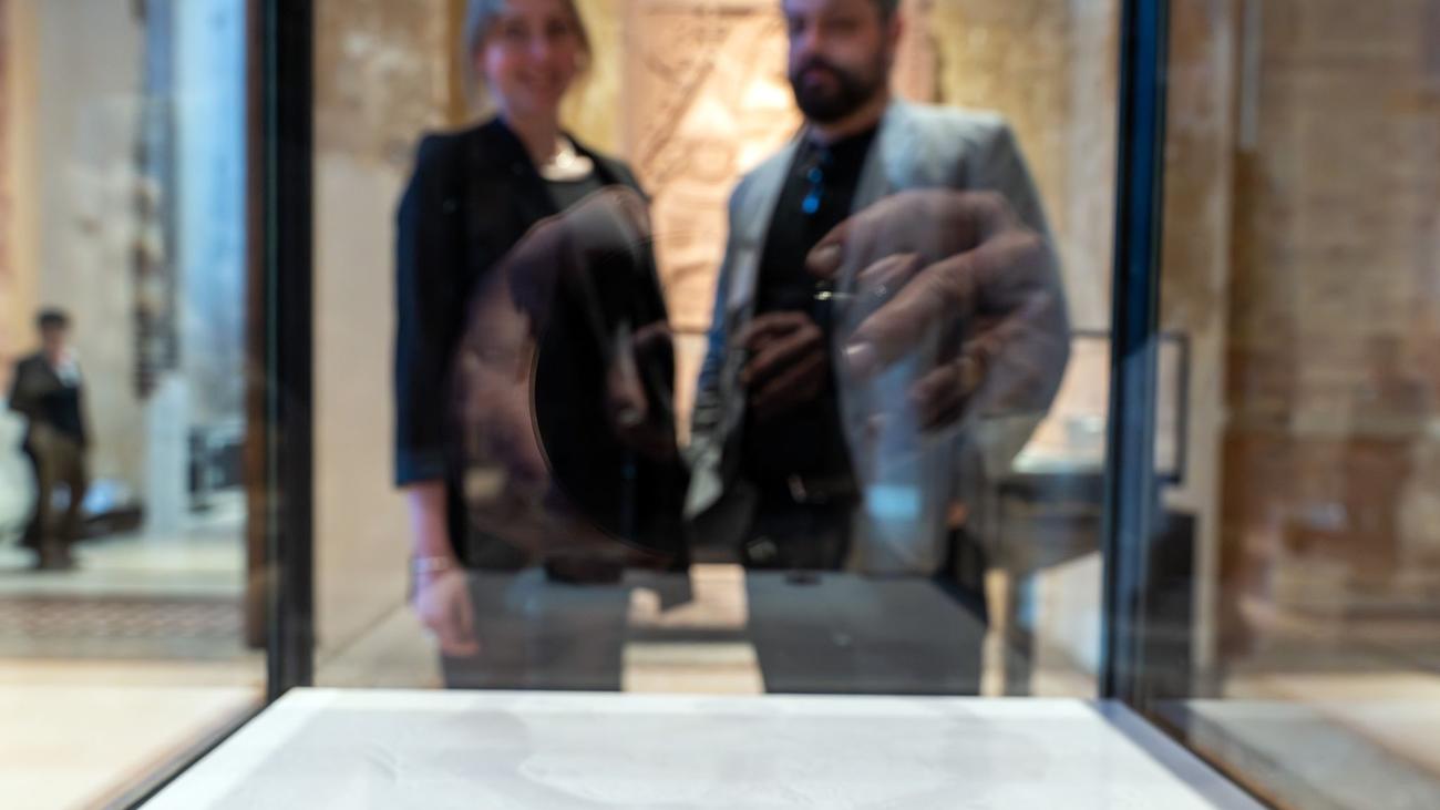 Ausstellungen: Rund 1000 Jahre alte Funde in Vitrine wiedervereint