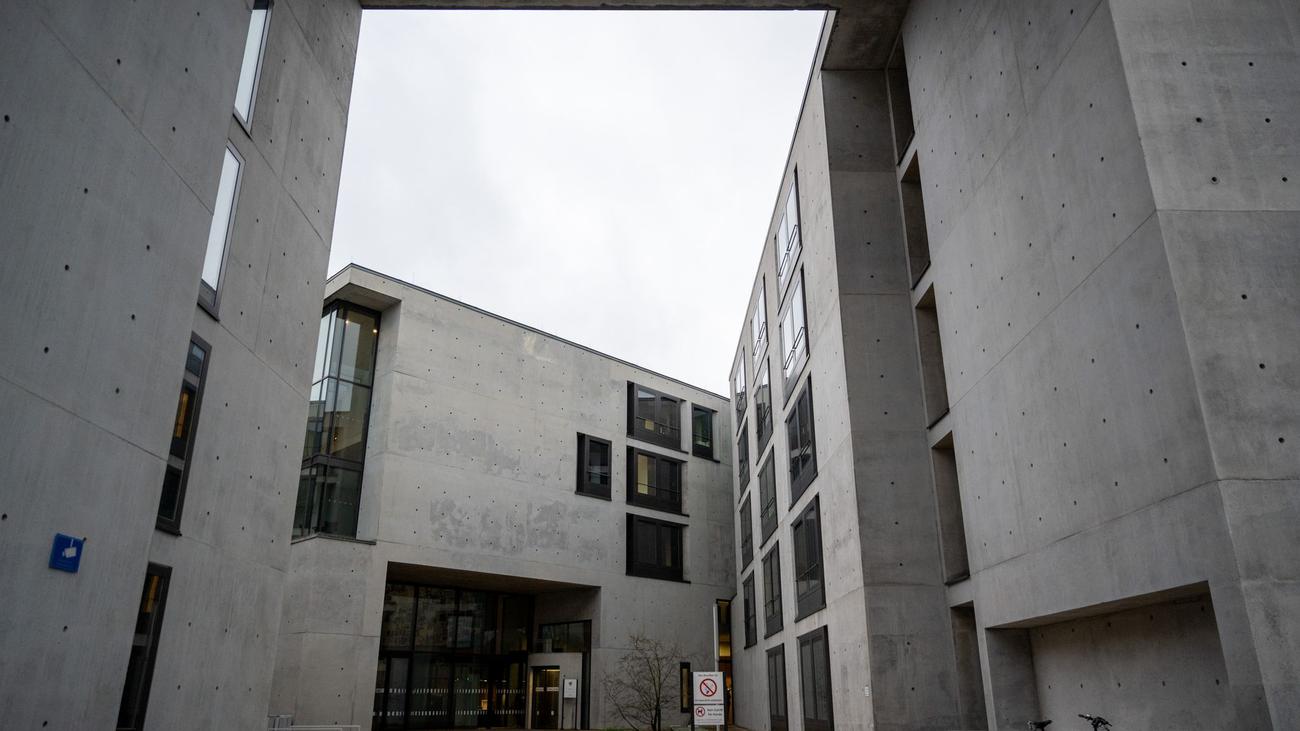 Jugendliche und Heranwachsende: Schwule zu Date gelockt und verprügelt: Urteil erwartet