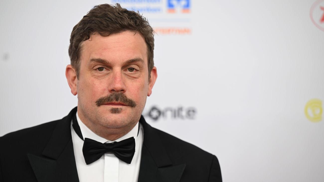 Prominente in Hamburg: TV-Kommissar Sebastian Bezzel genießt Anonymität in Hamburg