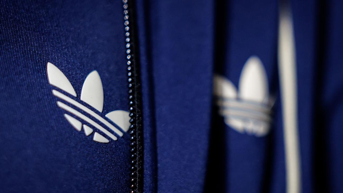 Sportartikel: Adidas startet mit Schwung ins Jahr der Fußball-WM