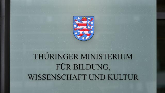 Schulen: Ältere Lehrer sollen länger unterrichten - Protest