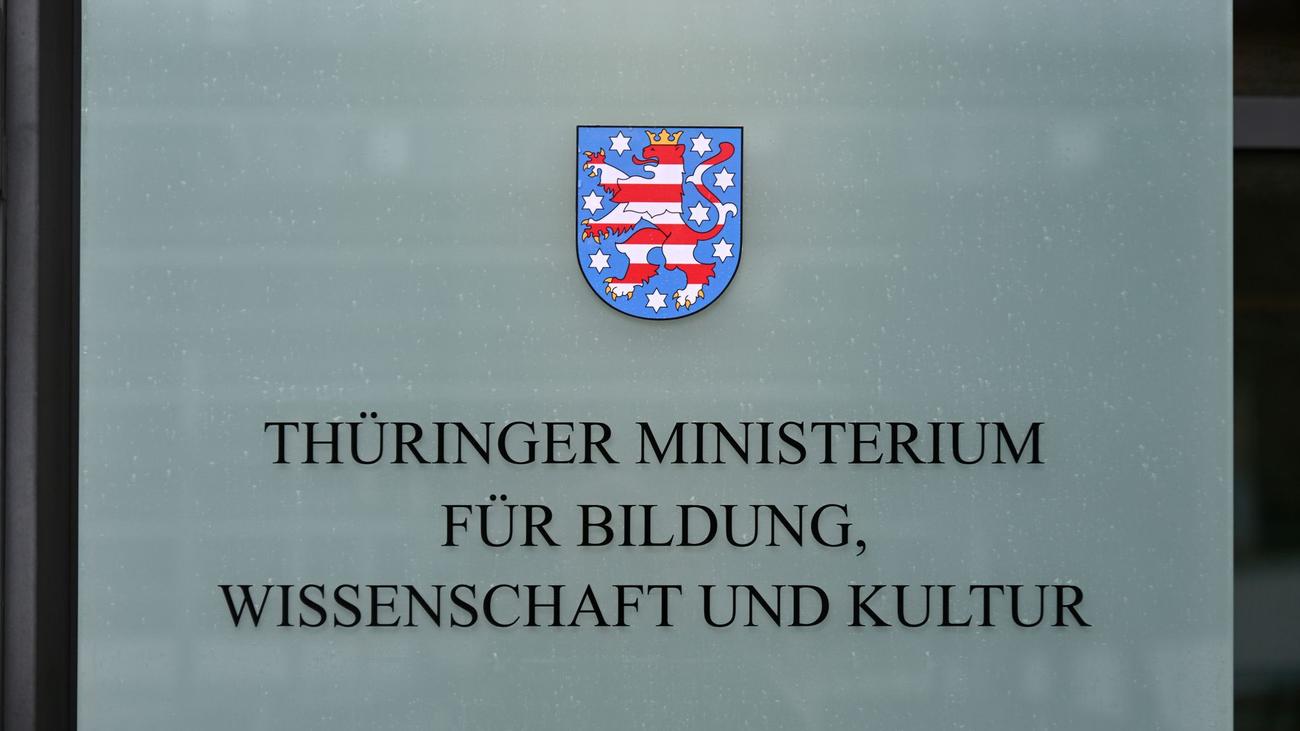 Schulen: Ältere Lehrer sollen länger unterrichten - Protest