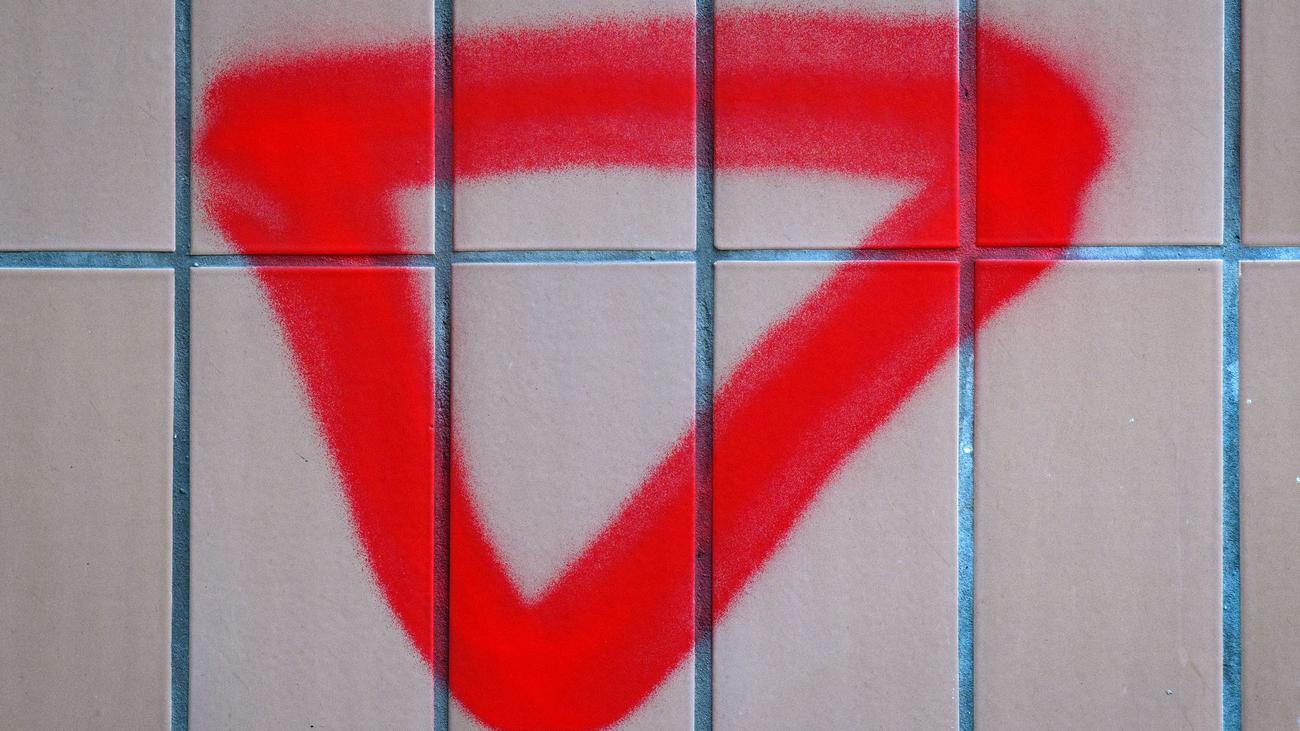 Extremismus: Antisemitisches Symbol an Hauseingang - Polizei ermittelt