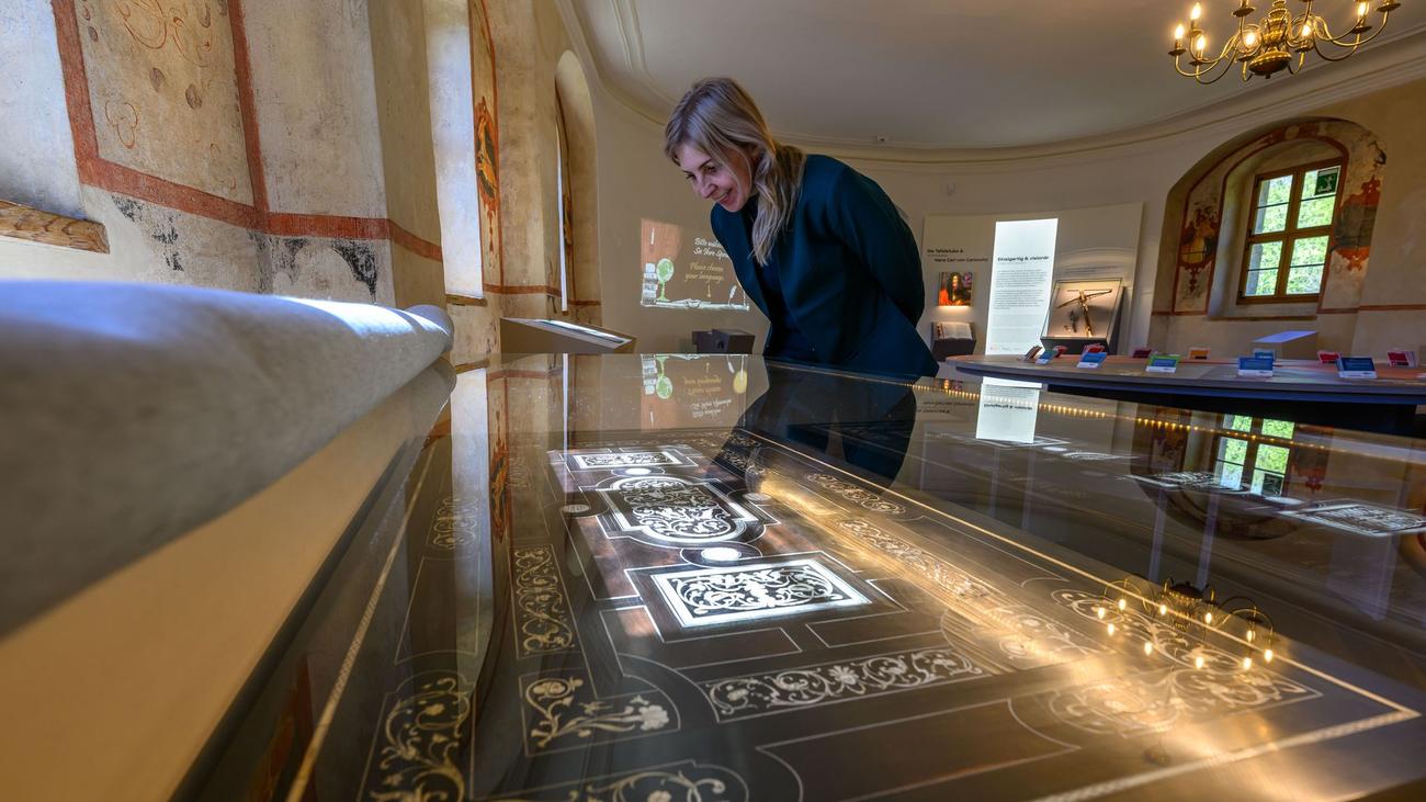 Dauerausstellung wird eröffnet: Burg Rabenstein zeigt neugestaltete Tafelstube