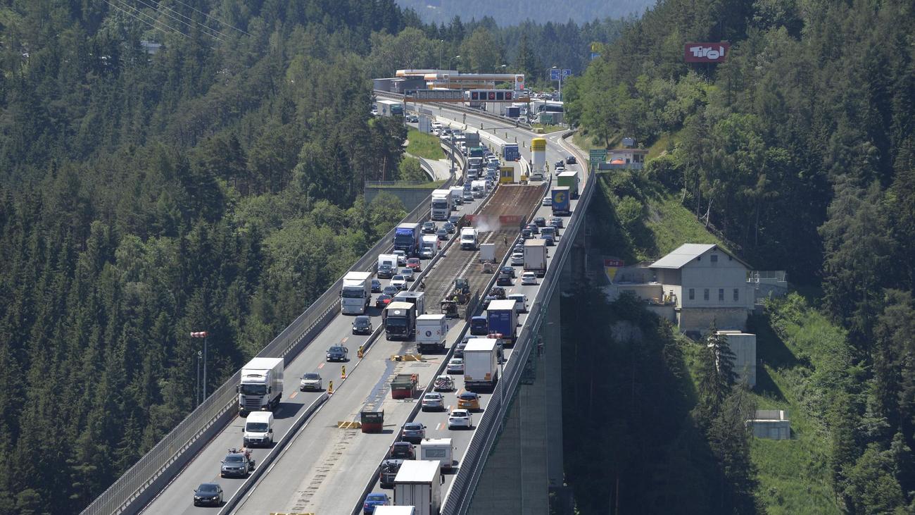 Wichtige Nord-Süd-Verbindung: Demo auf Brennerroute: Bayern kritisiert Blockade