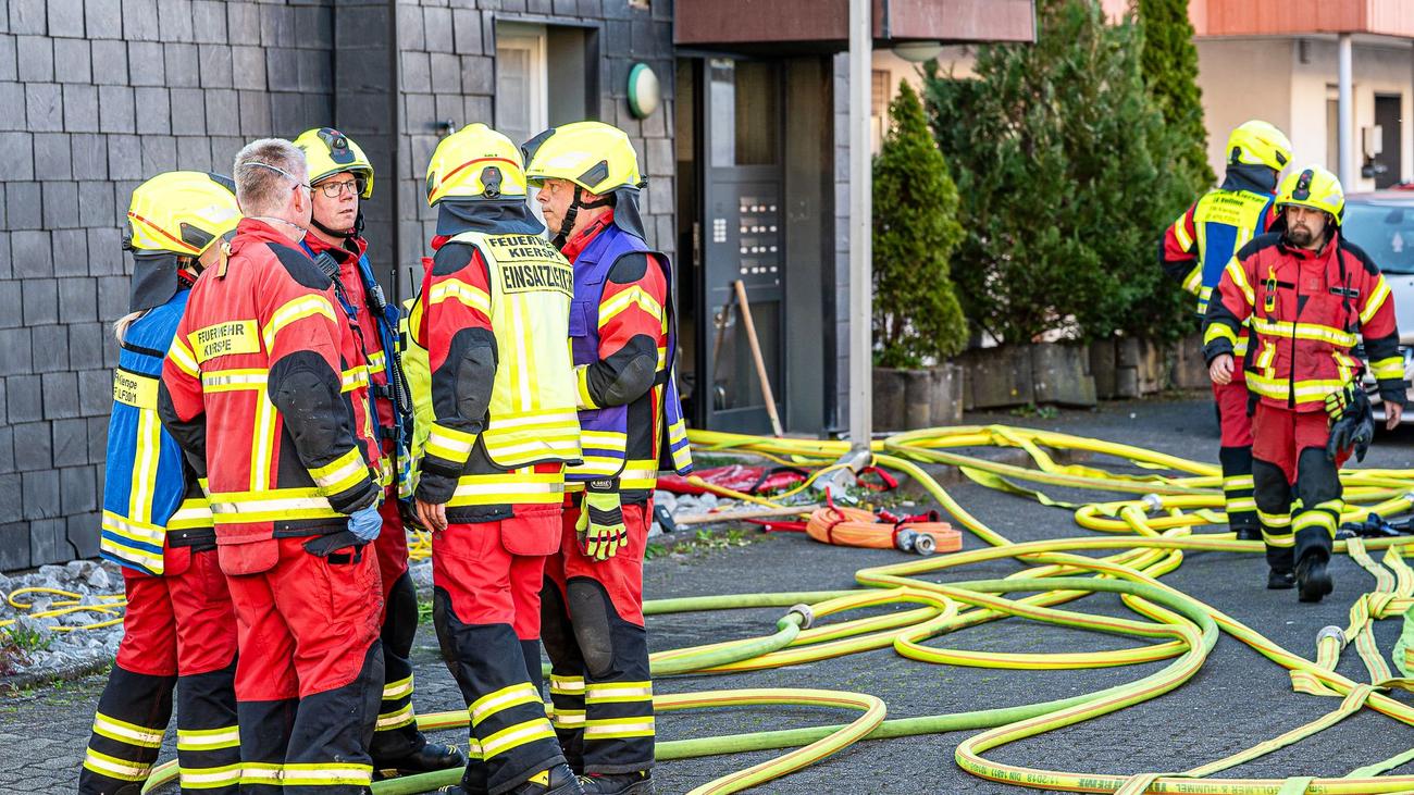 Wohnungsbrand: Fünf Verletzte bei Brand in Mehrfamilienhaus
