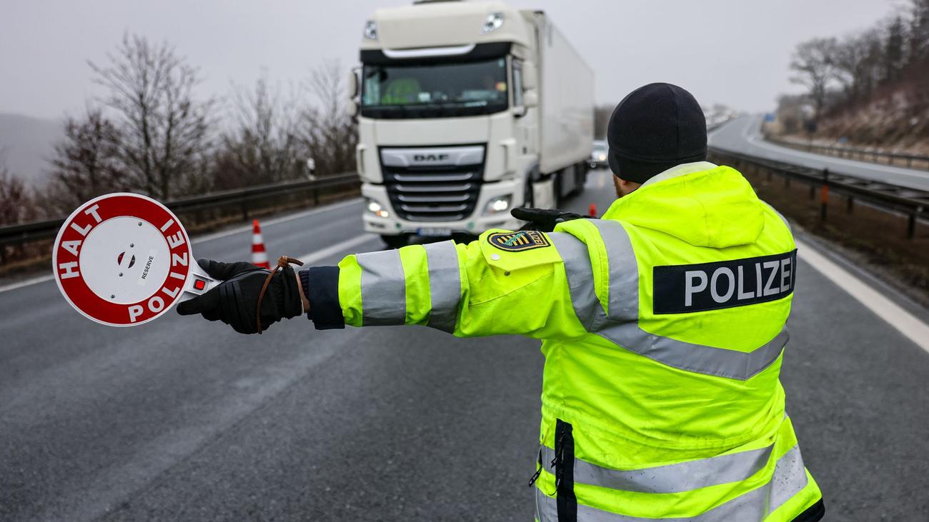 Verkehrskontrolle: Kontrolle: Verstöße bei jedem zweiten Lastwagen festgestellt