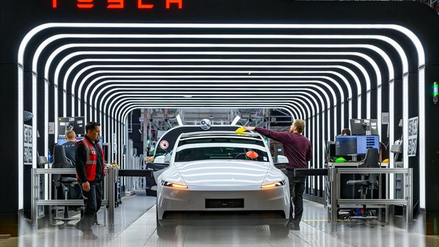 Lohnfortzahlung: Krankenstand in Tesla-Werk in Grünheide gesunken