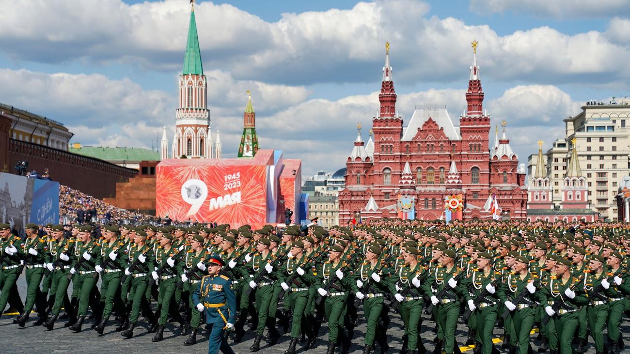 Drohnengefahr: Siegesparade in Moskau ohne Militärtechnik