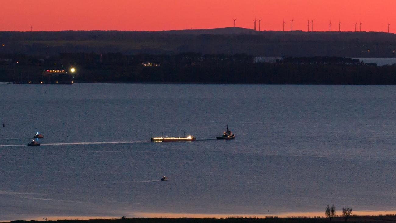Gestrandeter Wal: Wal-Transport fährt auf Ostsee weiter Richtung Fehmarn