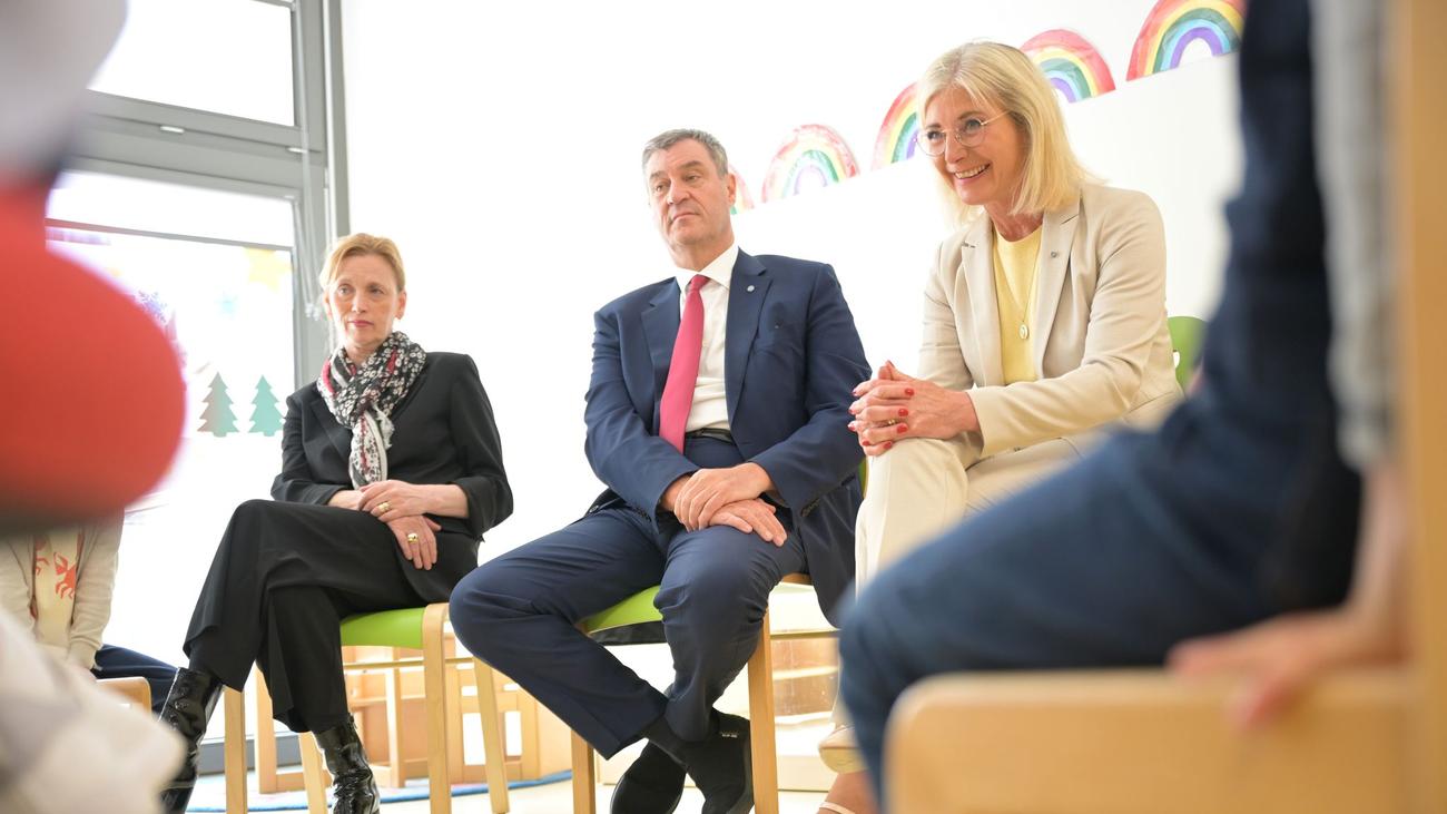 Besuch in der Kita: »Was tust du gegen die Umweltverschmutzung?« - Söder in Kita