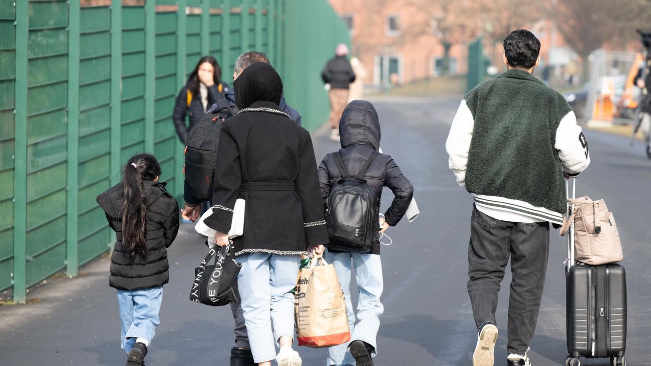 Migration: Weniger Geflüchtete und weniger Abschiebungen in Sachsen