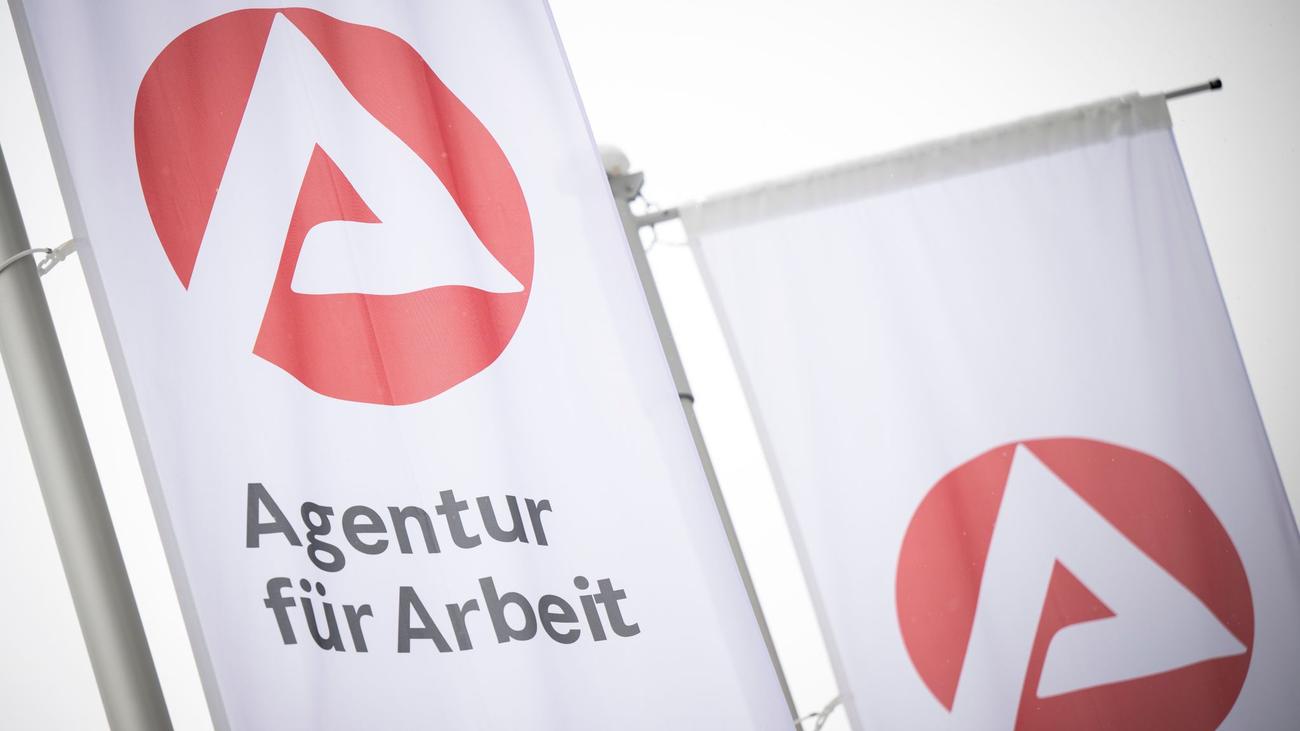 Aktuelle Zahlen: Arbeitsmarkt bleibt angespannt - Sorge um Jugendliche