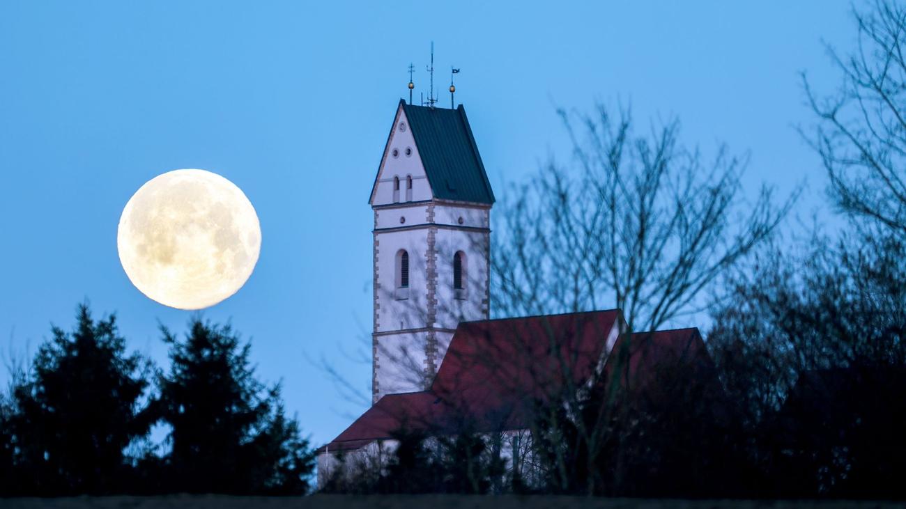 Astronomie: Blue Moon im Mai über Südwesten - was es damit auf sich hat