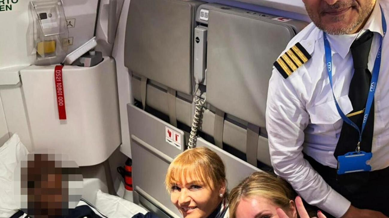 Geburt über den Wolken: Frau bringt in 10.000 Metern Höhe Kind zur Welt