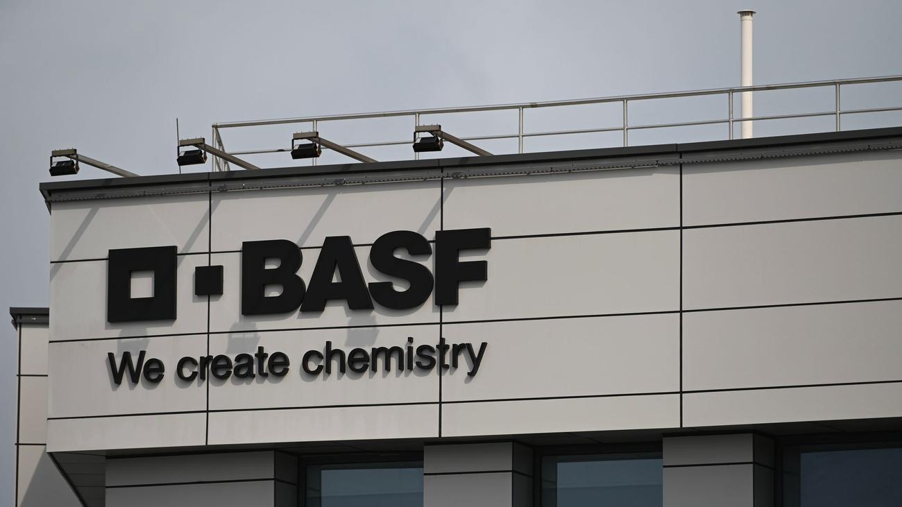 Chemiekonzern: Wettbewerbsdruck: BASF setzt im ersten Quartal weniger um
