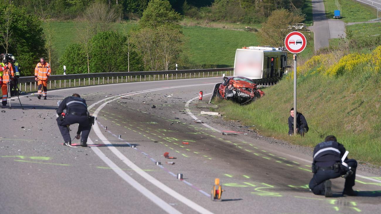 Busunfall: Frontalunfall mit einer Toten - Überholmanöver war Ursache