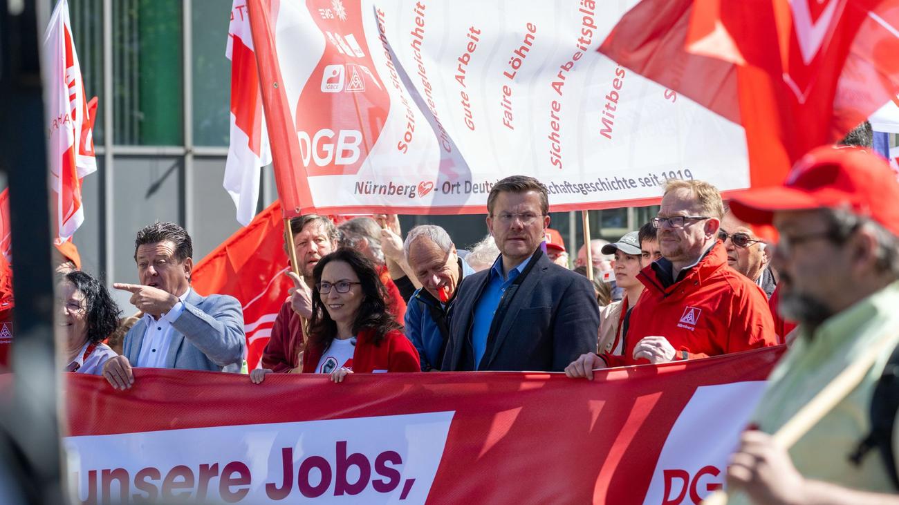 Tag der Arbeit: Gewerkschaften kündigen harten Widerstand gegen Kürzungen an