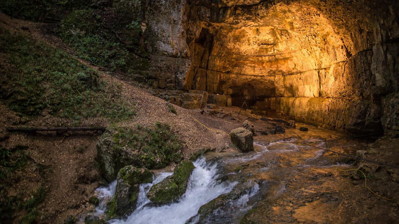 Notfall in Höhle: Großer Rettungseinsatz in Höhle: Notfall bei Wandergruppe