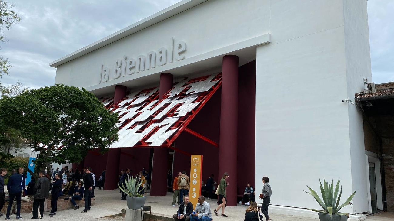 Zeitgenössische Kunst: Keine Jury, Feier, Löwen: Biennale im Chaos