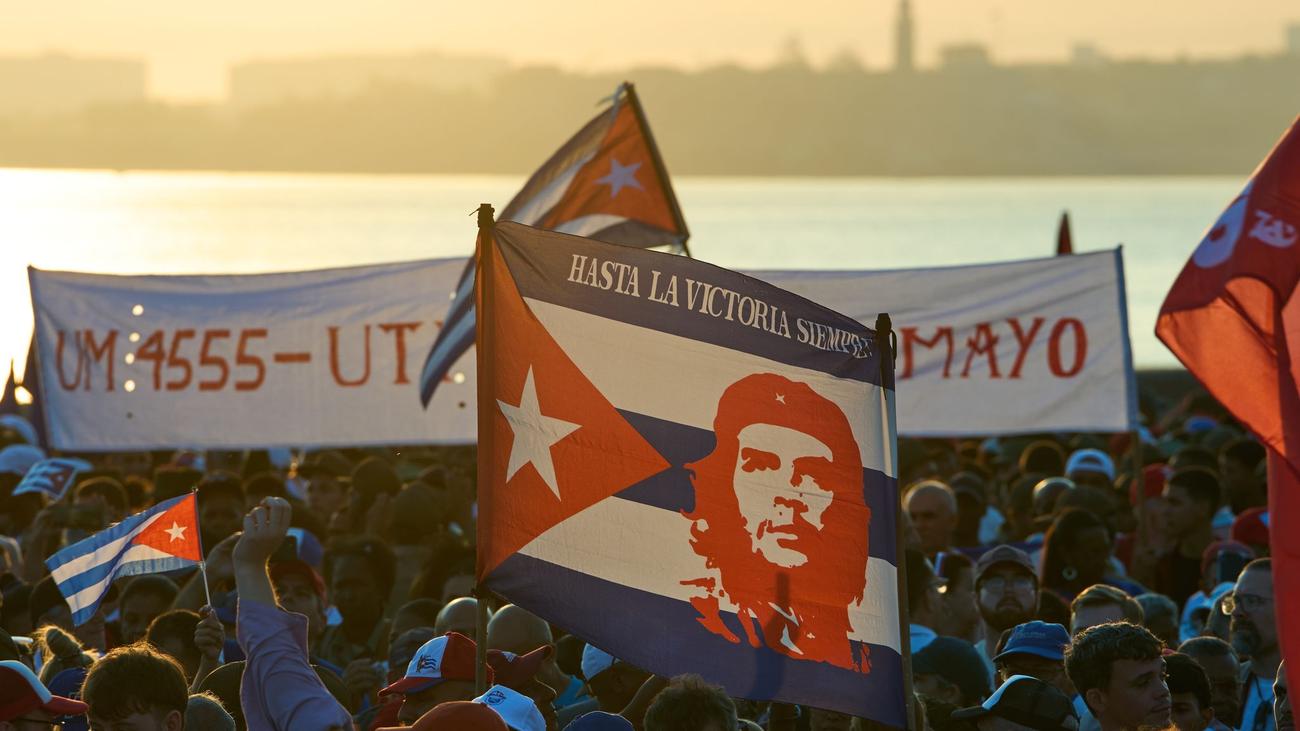 1. Mai: Kuba: Hunderttausende protestieren gegen US-Embargo