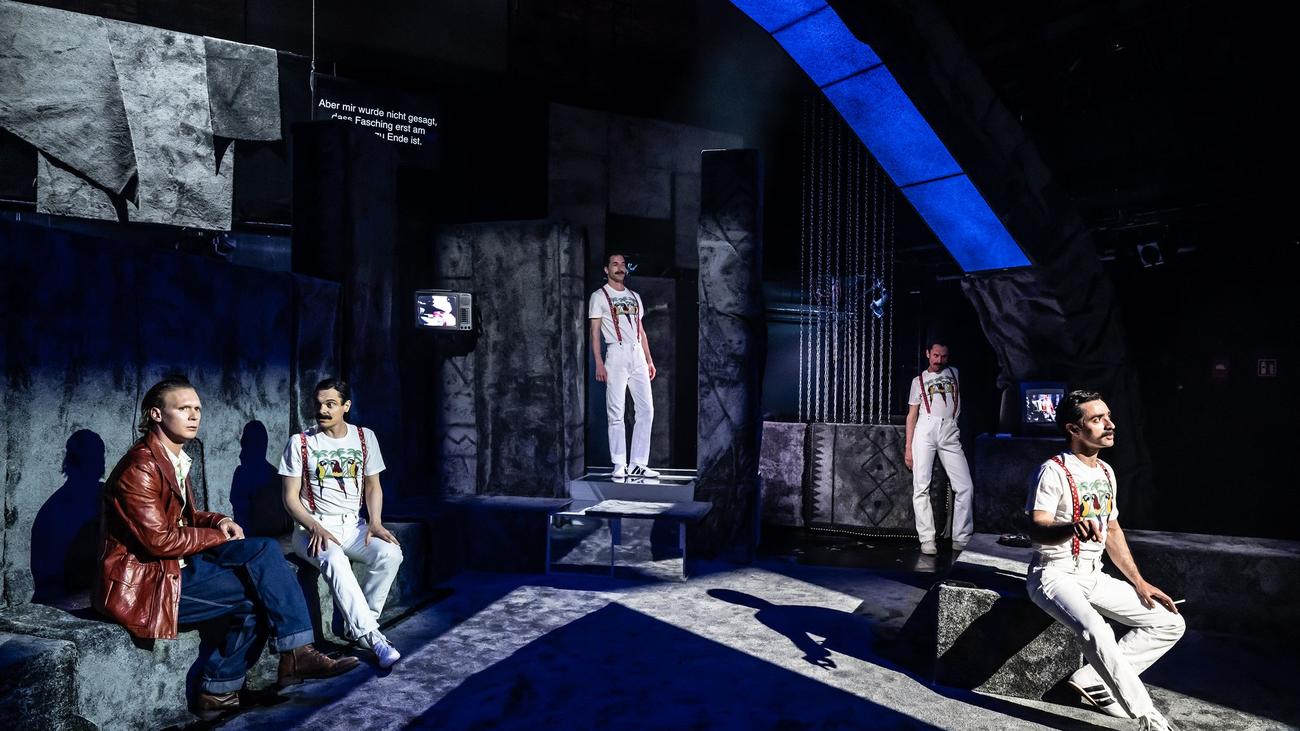 Residenztheater: «Männer in Ochsenhäuten»: «Mercury» uraufgeführt
