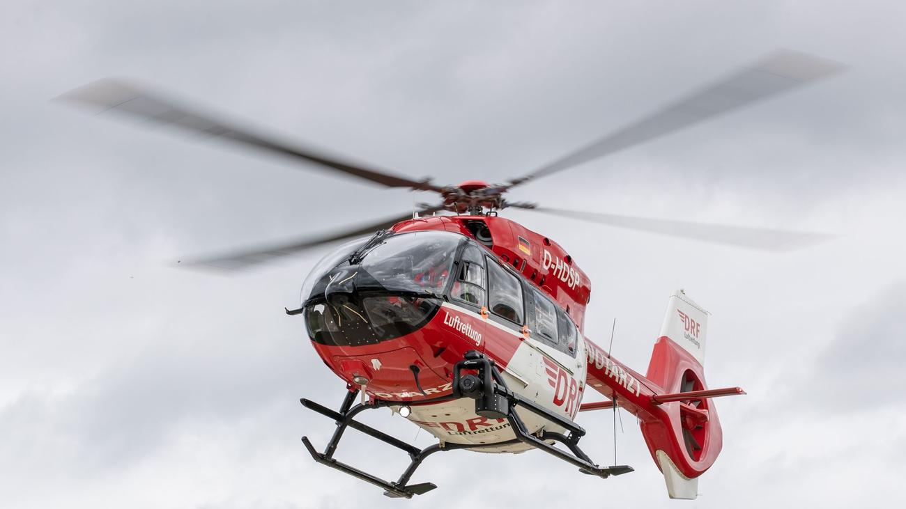 Schwerer Unfall: Motorradfahrer stirbt nach Zusammenstoß mit Leitplanke
