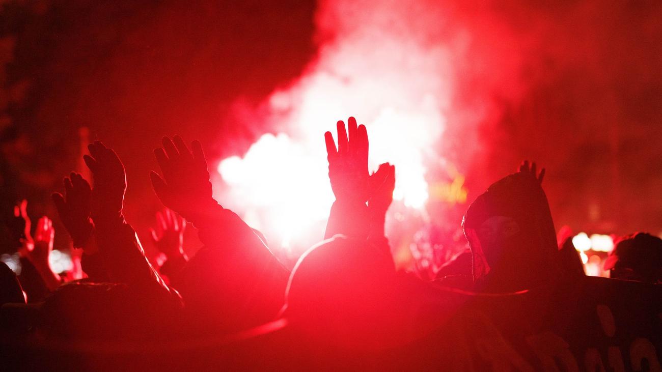 Vor dem 1. Mai: Rund 2.600 Menschen bei Frauen-Demo zur Walpurgisnacht