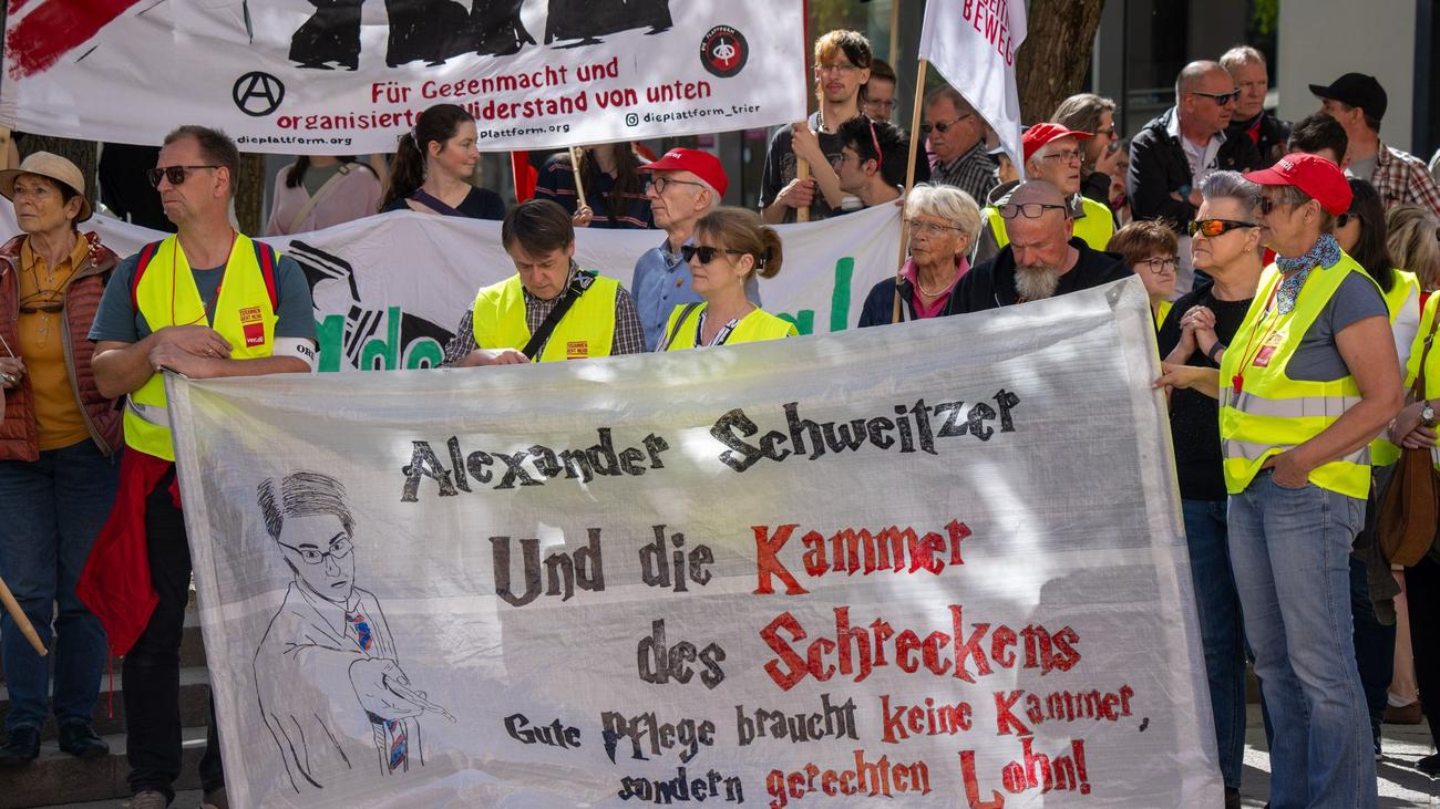 Tag der Arbeit: Tag der Arbeit - 14.500 Demonstranten auf der Straße