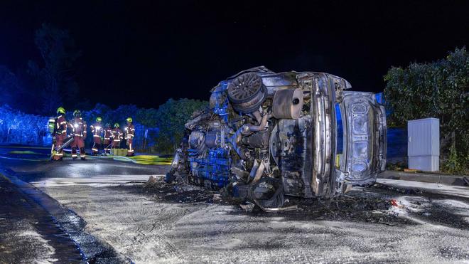 Auto brennt aus: Alkohol oder Drogen waren laut Polizei nicht die Ursache für den schweren Unfall.