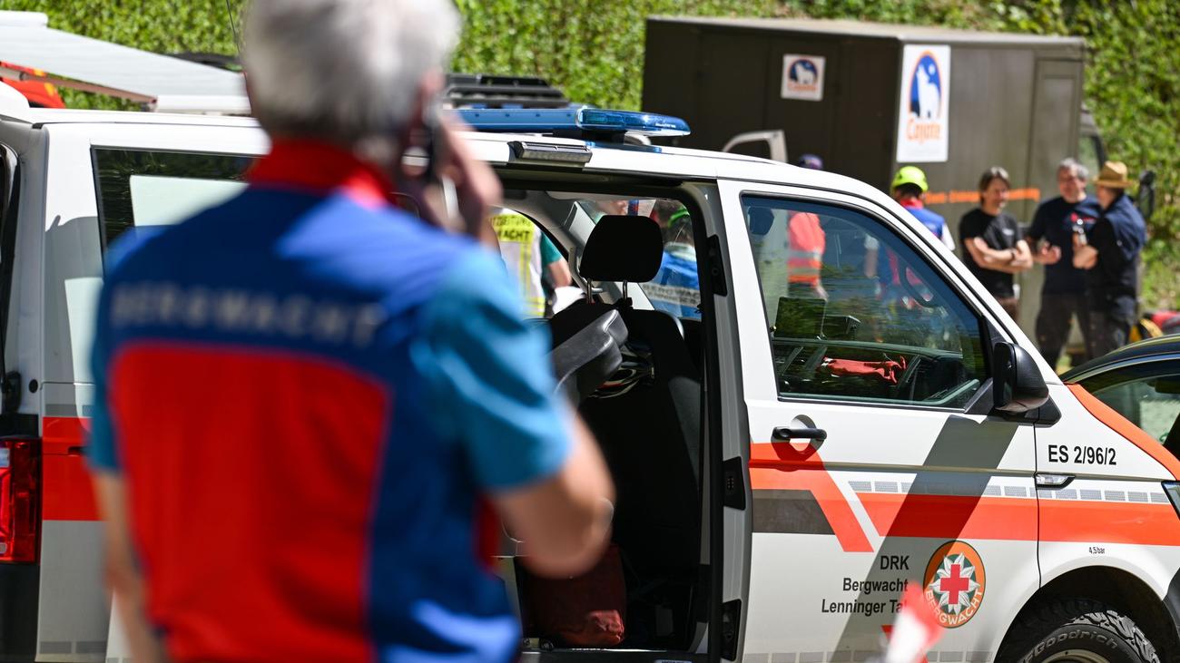 Rettungseinsatz in Höhle: Leiche von Wanderer aus Falkensteiner Höhle geborgen