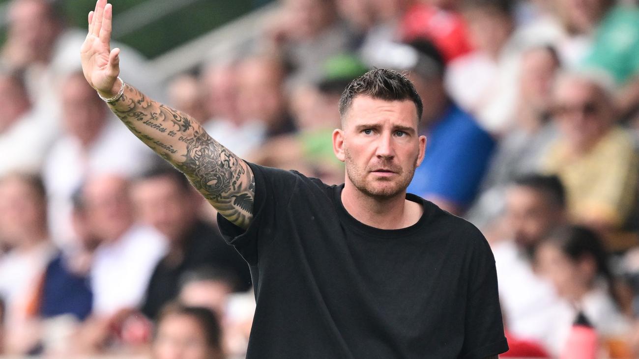 Fußball-Regionalliga: Torloses Remis reicht: Großaspach zurück in der 3. Liga