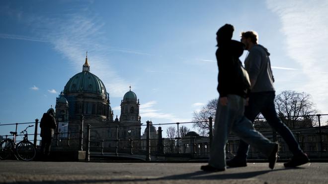 Wetter: Nur wenig Wolken sollen am Wochenende in Berlin und Brandenburg zu sehen sein. (Symbolbild)