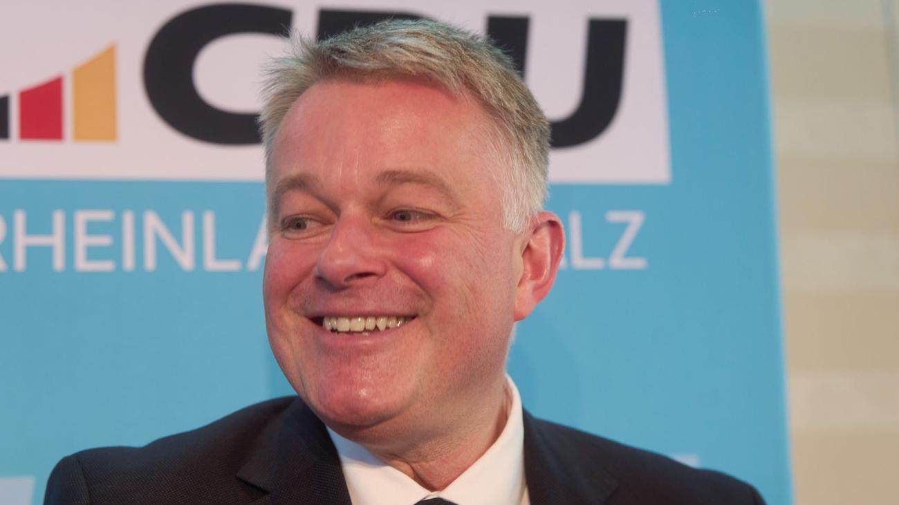 Regierungsbildung: CDU und SPD stimmen für gemeinsamen Koalitionsvertrag